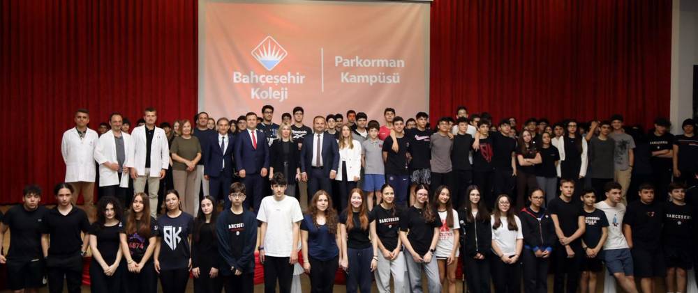 Rekt&ouml;r &Ouml;zkan'dan lise &ouml;ğrencileriyle ufuk a&ccedil;ıcı sohbet