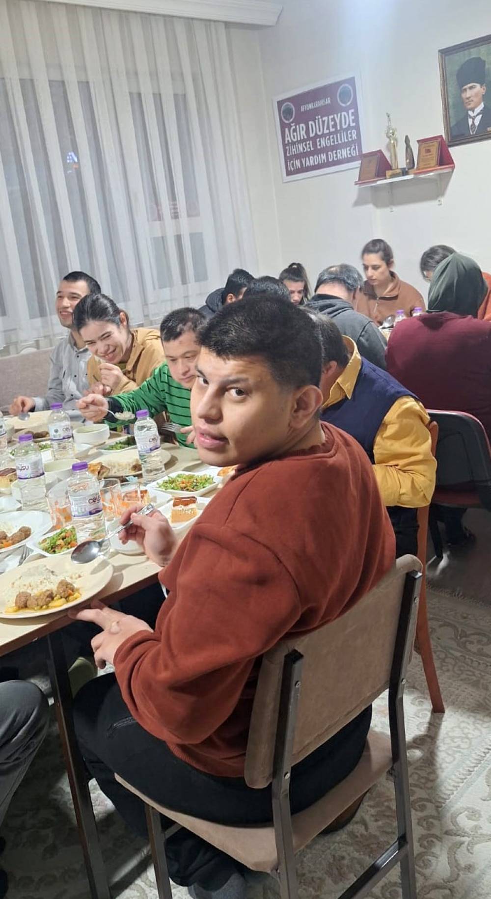 Engelliler ve aileleri iftarda buluştu