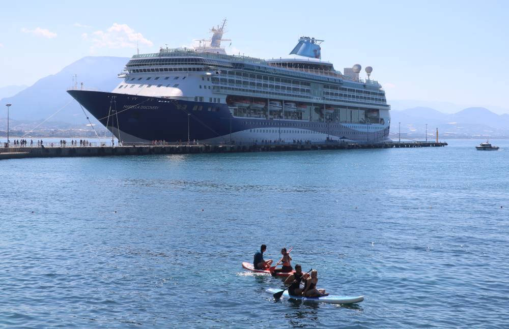 Alanya'ya kruvaziyerle İngiliz turistler geldi