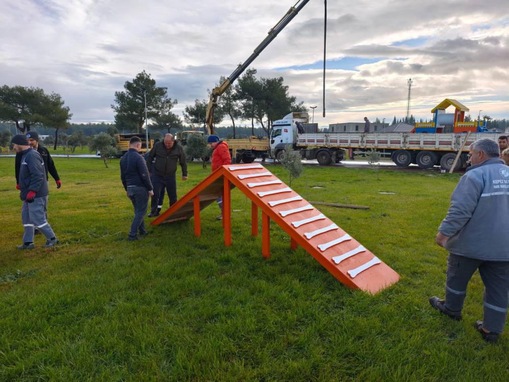 Kepez'den evcil dostlara oyun parkı