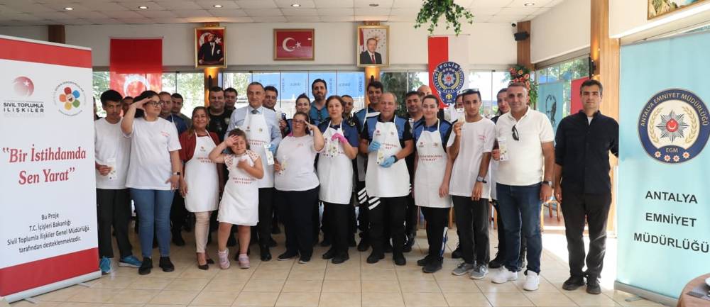 Polisler &ouml;zel gereksinimli bireylerle buluştu