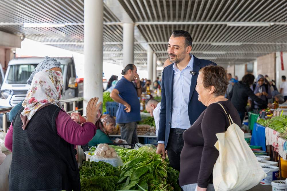 Başkan Vekili Çiçek, esnaf ve vatandaşlarla buluştu 
