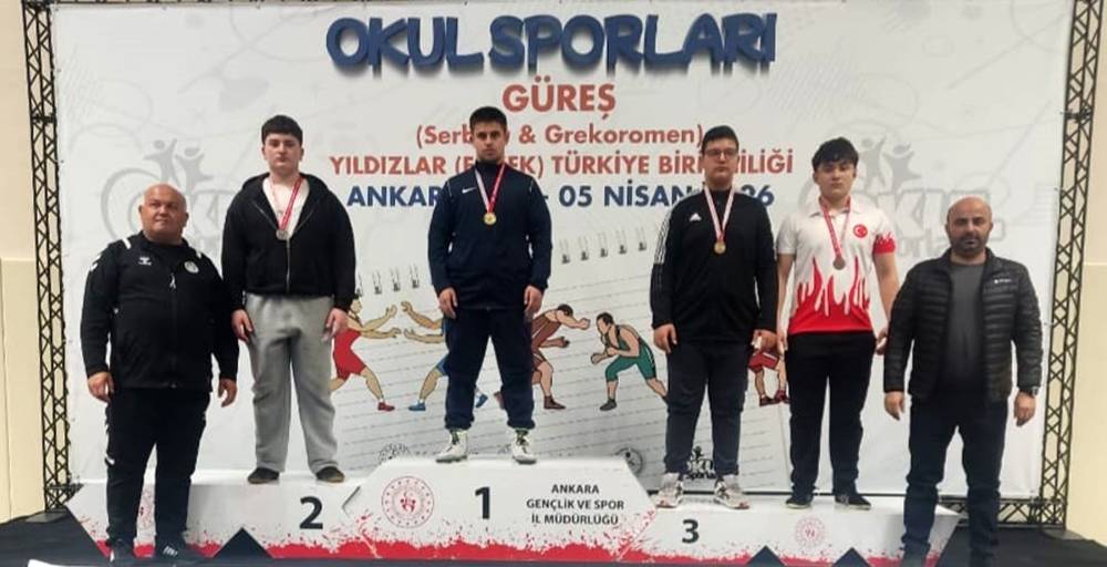 Afyonkarahisarlı g&uuml;reş&ccedil;i T&uuml;rkiye şampiyonu