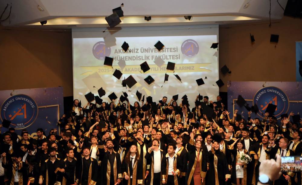 M&uuml;hendislik Fak&uuml;ltesi &ouml;ğrencileri mezun oldu