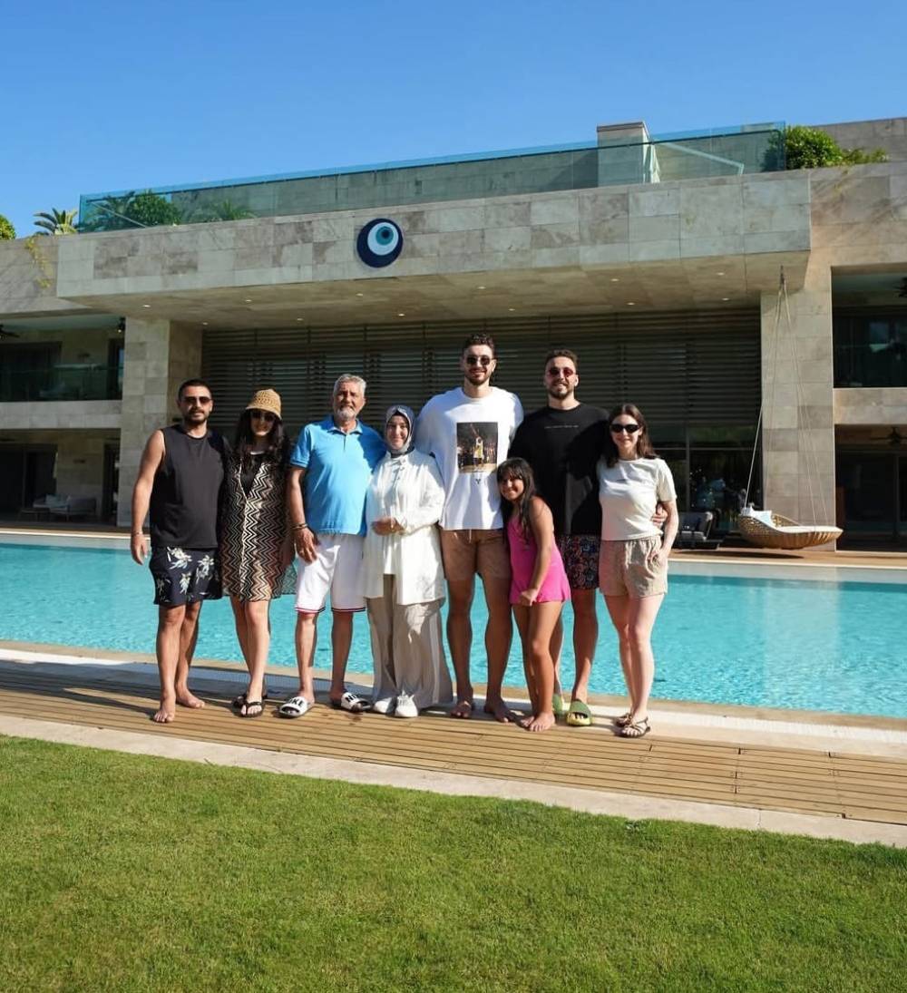 Milli basketbolcu Alperen Şeng&uuml;n, Antalya'da tatil yaptı