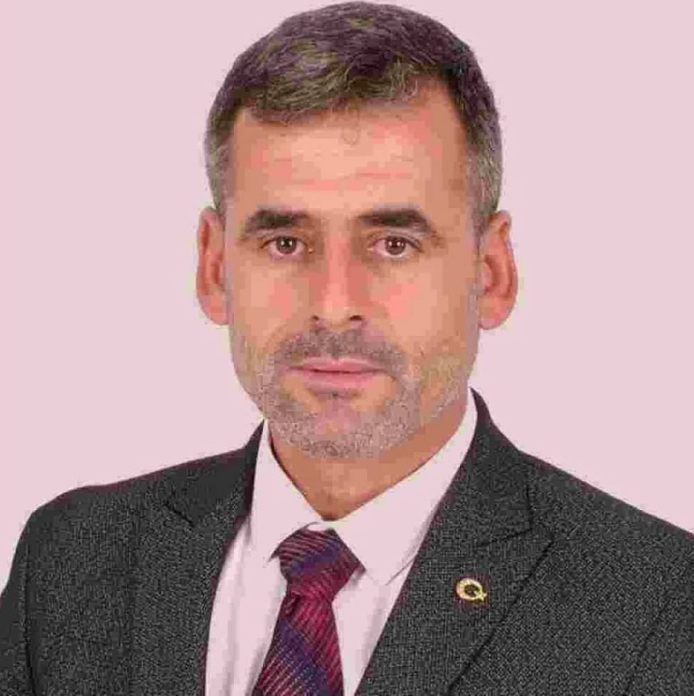 Belediye başkanına bı&ccedil;aklı saldırı; oğlu arbedede yaralandı