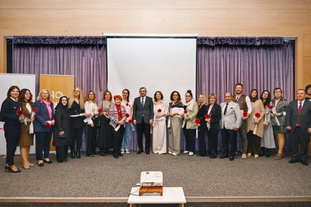 Vali Şahin: Kadın, k&uuml;lt&uuml;r&uuml;m&uuml;z&uuml;n ve milletimizin ana &ouml;ğesidir