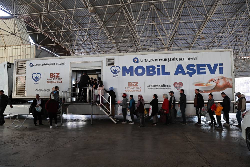 Mobil Aşevi iftar &ouml;ncesi kent sakinleriyle buluşuyor