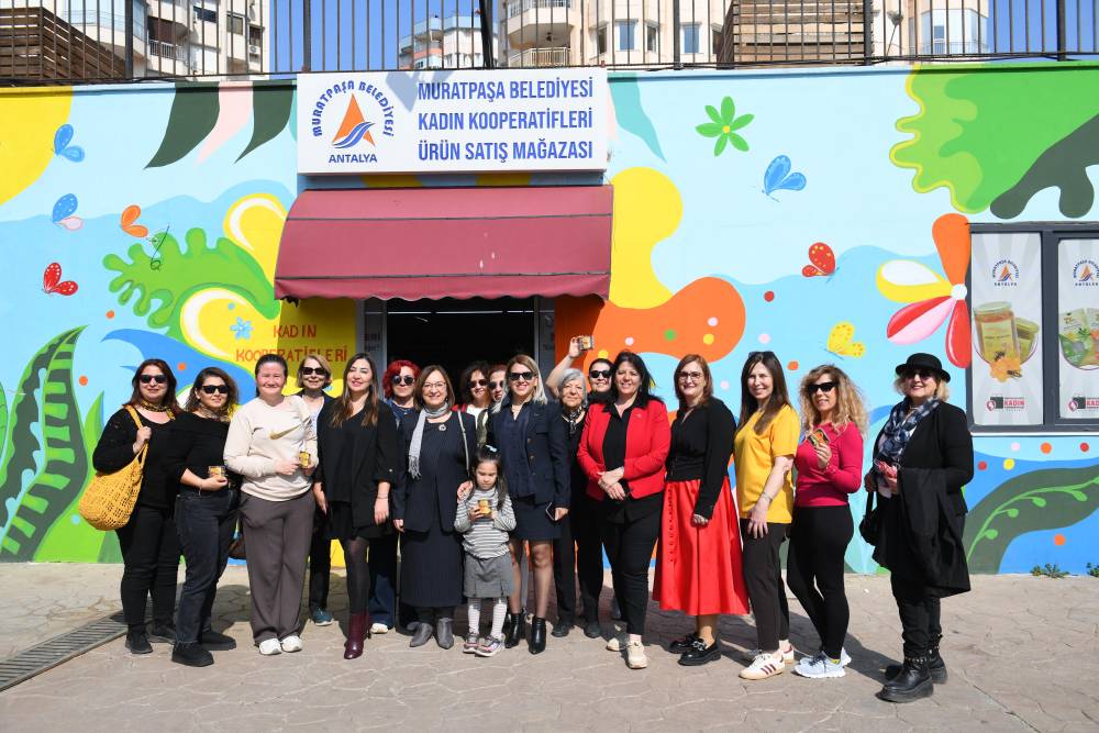 Kadın kooperatiflerinden bal mumu at&ouml;lyesi