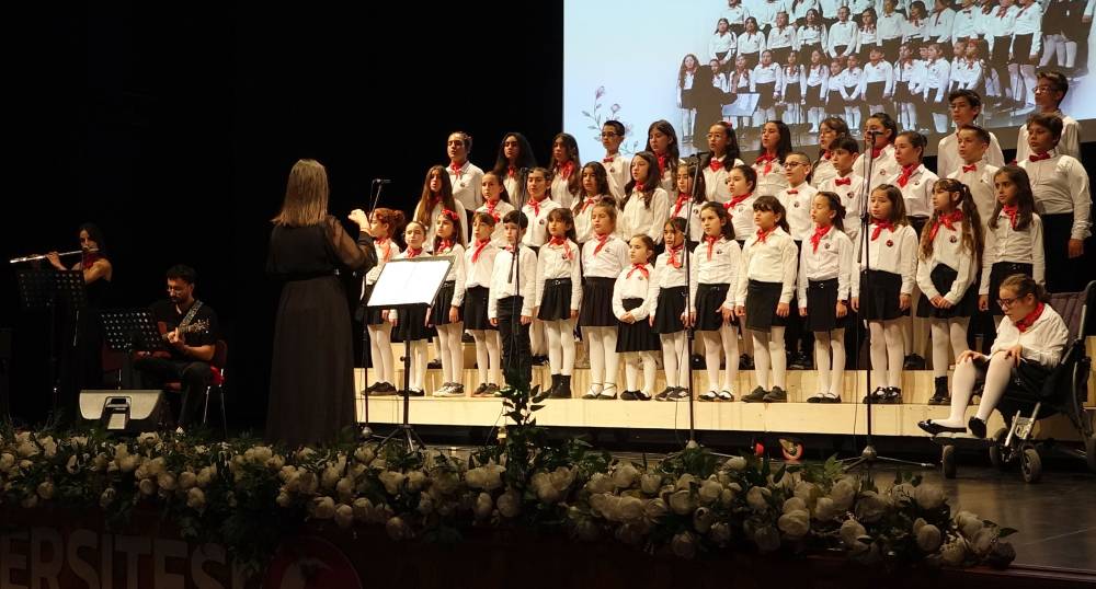 &Ccedil;ocuk Korosu konserine yoğun ilgi