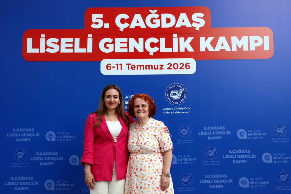 &Ouml;zdemir, 5. &Ccedil;ağdaş Liseli Gen&ccedil;lik Kampını ziyaret etti 
