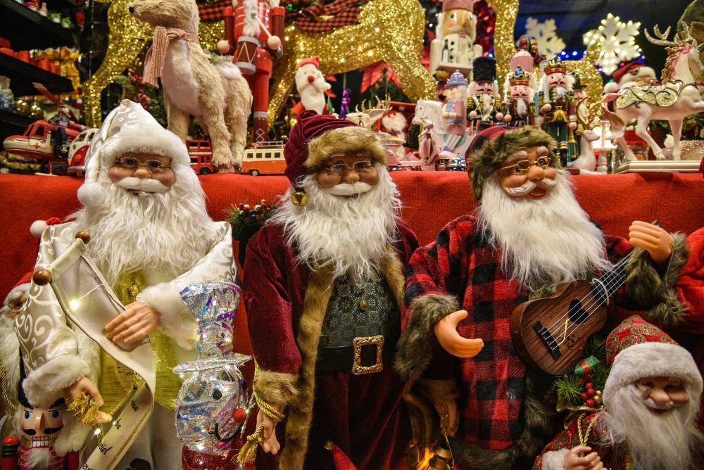 Yılbaşı kutlamasında, 'Noel Baba' kostümü ve sakalına ilgi 