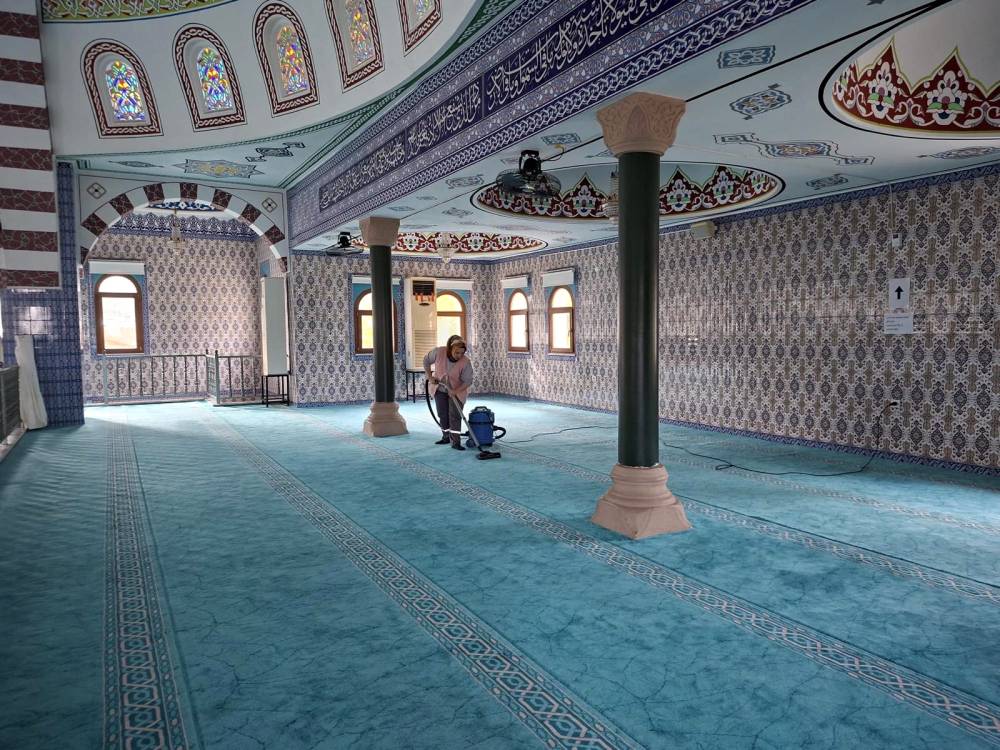 Ramazan &ouml;ncesi camilerde temizlik