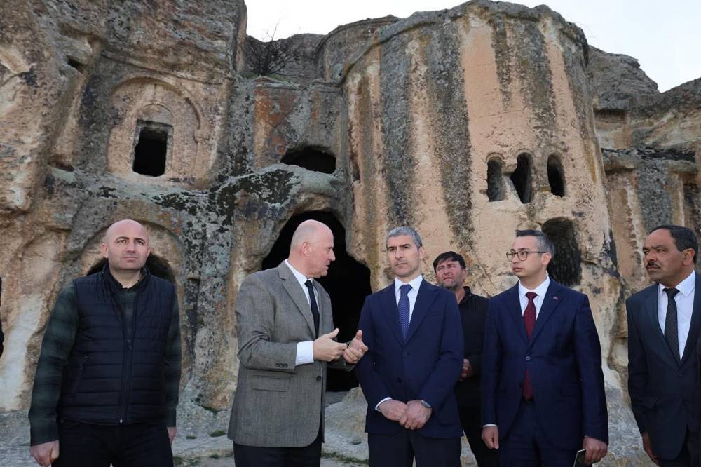 Vali Aktaş Ayazini'nde