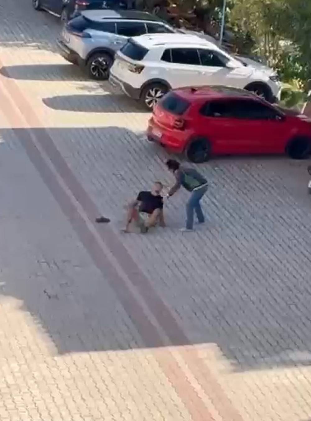 Annesiyle gönül ilişkisi olan kişiyi 22 bıçak darbesiyle öldürdü