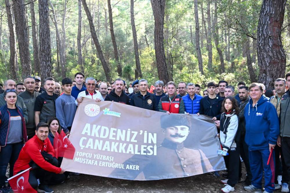 Y&uuml;zbaşı Aker ve silah arkadaşları Kemer'de anıldı