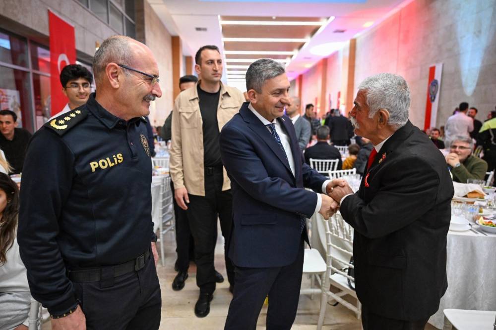 Şehit aileleri ile gaziler onuruna iftar 