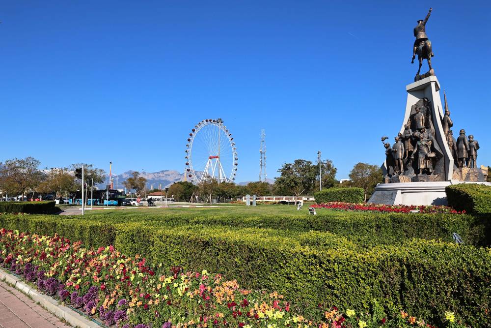 Antalya 4 milyon yazlık &ccedil;i&ccedil;ekle bahara hazırlanıyor