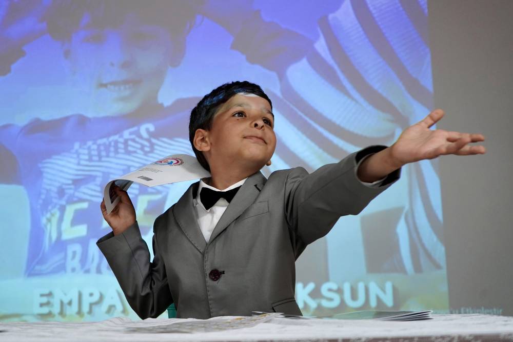 Otizmli Ali Rıza&rsquo;nın hayal d&uuml;nyası kitaba d&ouml;n&uuml;şt&uuml;