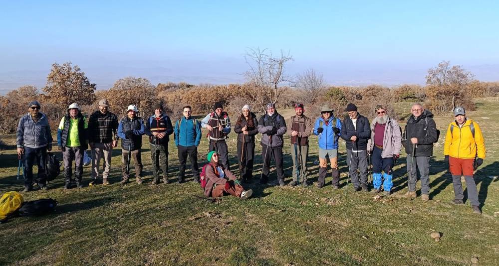 Doğaseverler Elbiz kanyonunda y&uuml;r&uuml;d&uuml;