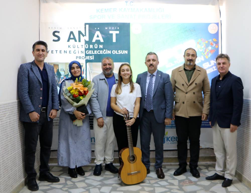 Hayırsever aileden okula m&uuml;zik sınıfı 