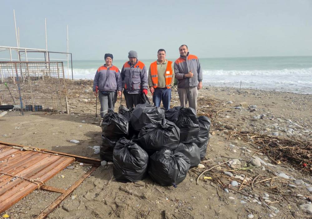 Sahillerde temizlik &ccedil;alışması