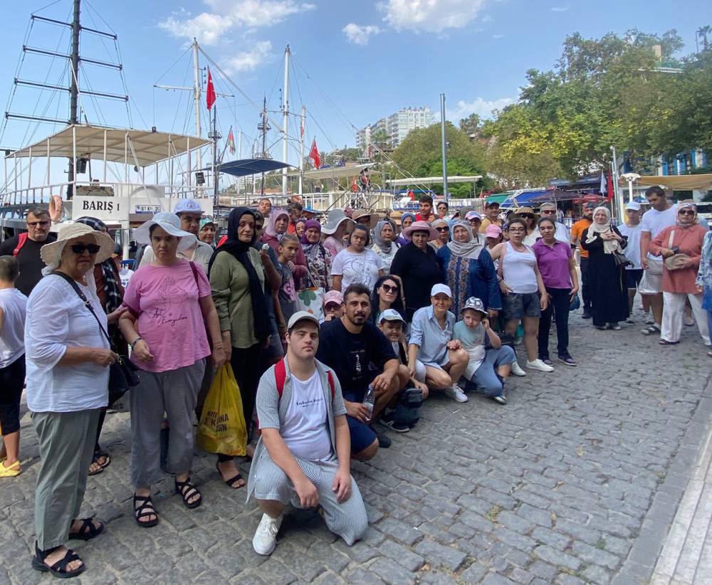 Muratpaşa'dan özel çocuklara mavi yolculuk