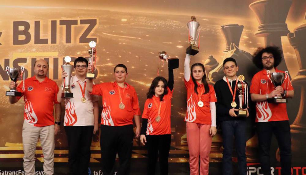 Gen&ccedil; satran&ccedil;&ccedil;ılardan 4 d&uuml;nya şampiyonluğu