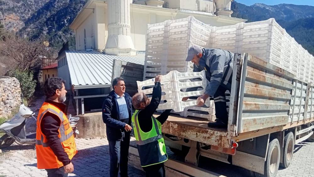 &Uuml;reticilere ipekb&ouml;ceği besleme tablası desteği