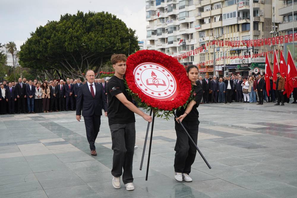 23 Nisan kutlamaları Antalya&rsquo;da &ccedil;elenk t&ouml;reniyle başladı