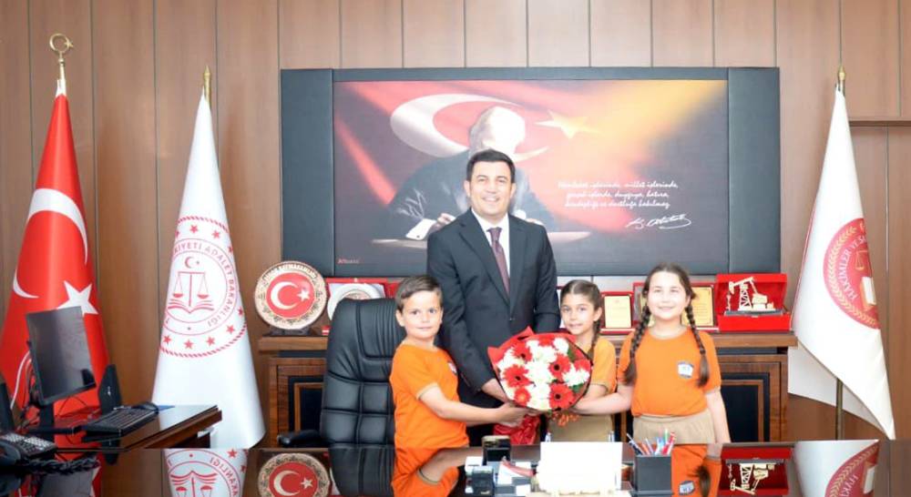 &Ouml;ğrencilerden başsavcılığa 23 Nisan ziyareti