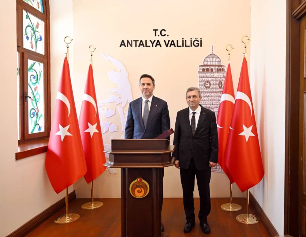 Bakan Bayraktar&rsquo;dan Antalya Valiliğine ziyaret