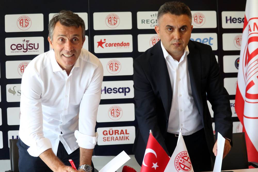 Antalyaspor'un yeni teknik direkt&ouml;r&uuml; B&uuml;lent Korkmaz oldu