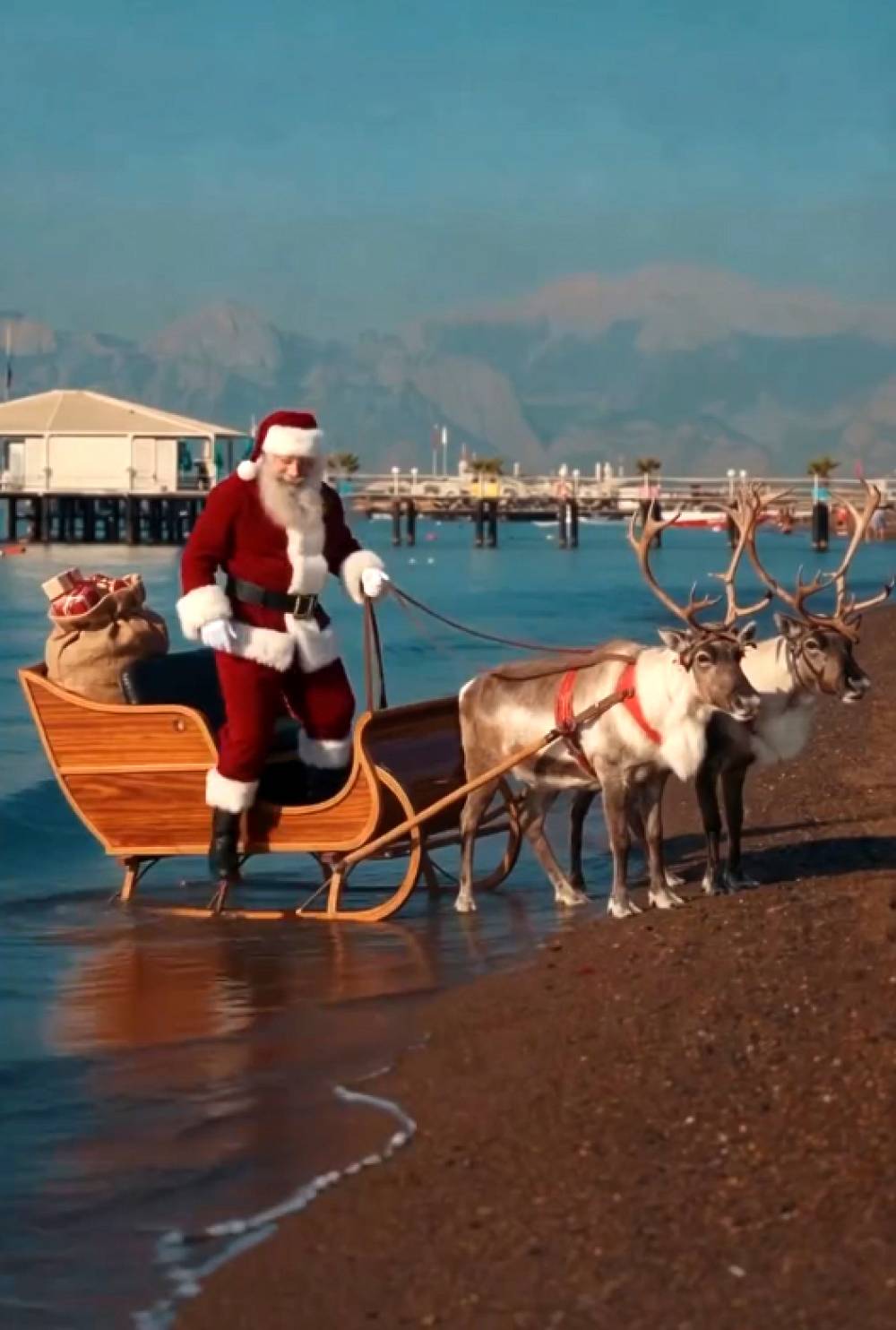 Antalya&rsquo;da Noel Baba&rsquo;nın yapay zeka g&ouml;rselleri ve fig&uuml;rlerine ilgi