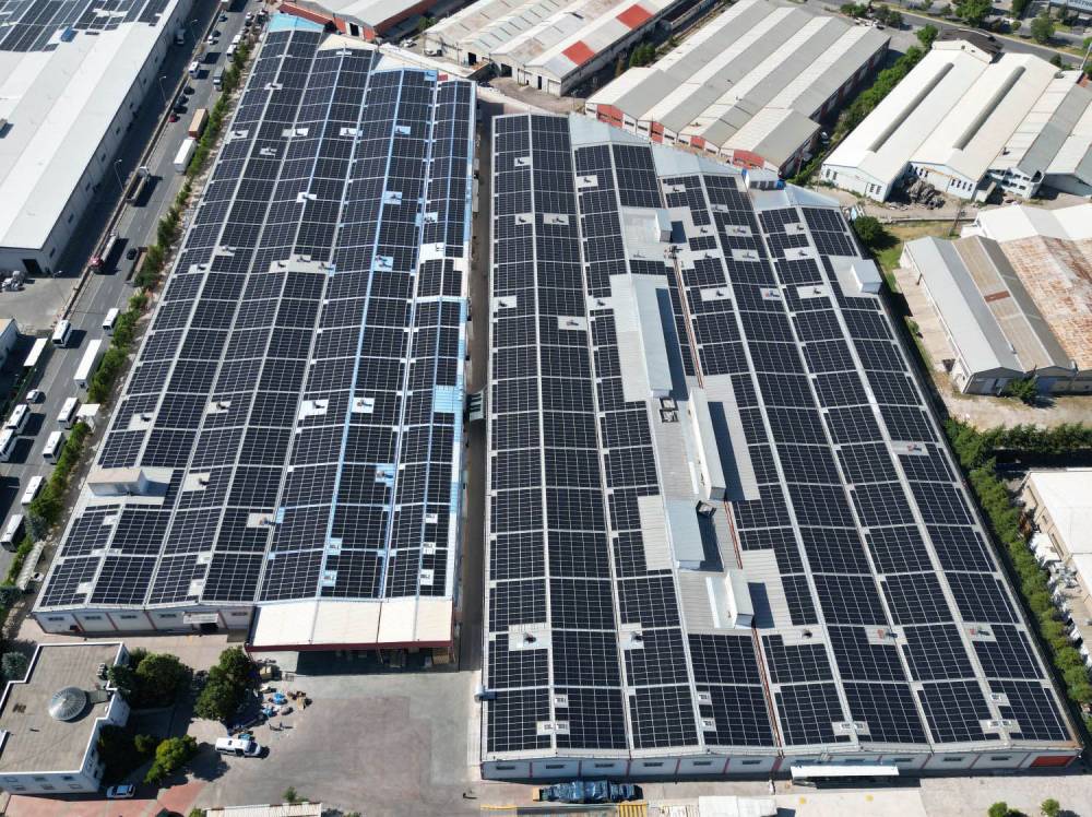 Bir fabrikanın çatısı daha GES'lendi