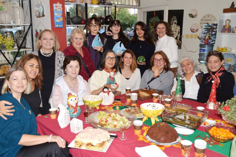 Sanat at&ouml;lyesinde yeni yıl kutlaması