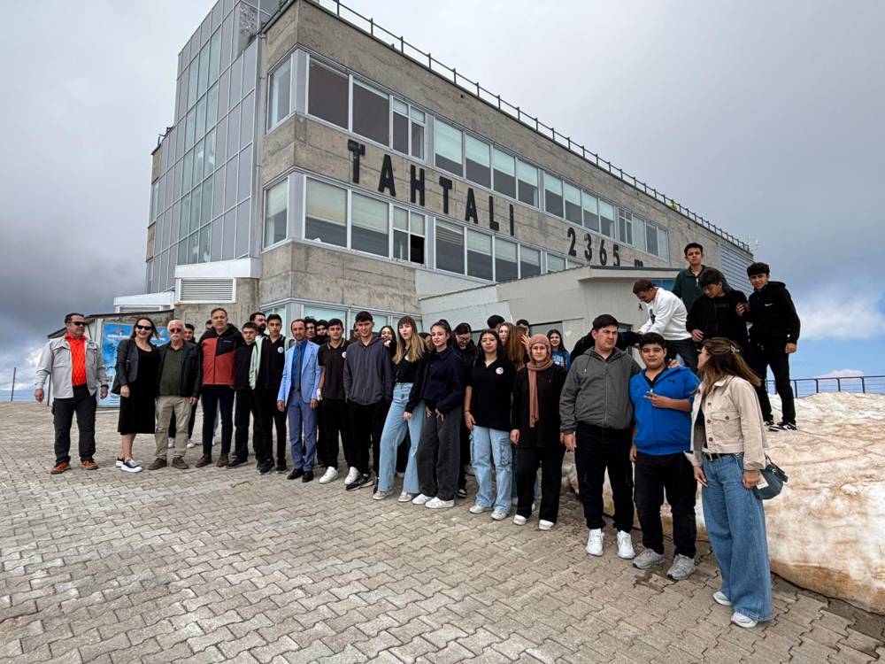 &Ouml;ğrenciler zirveye &ccedil;ıktı