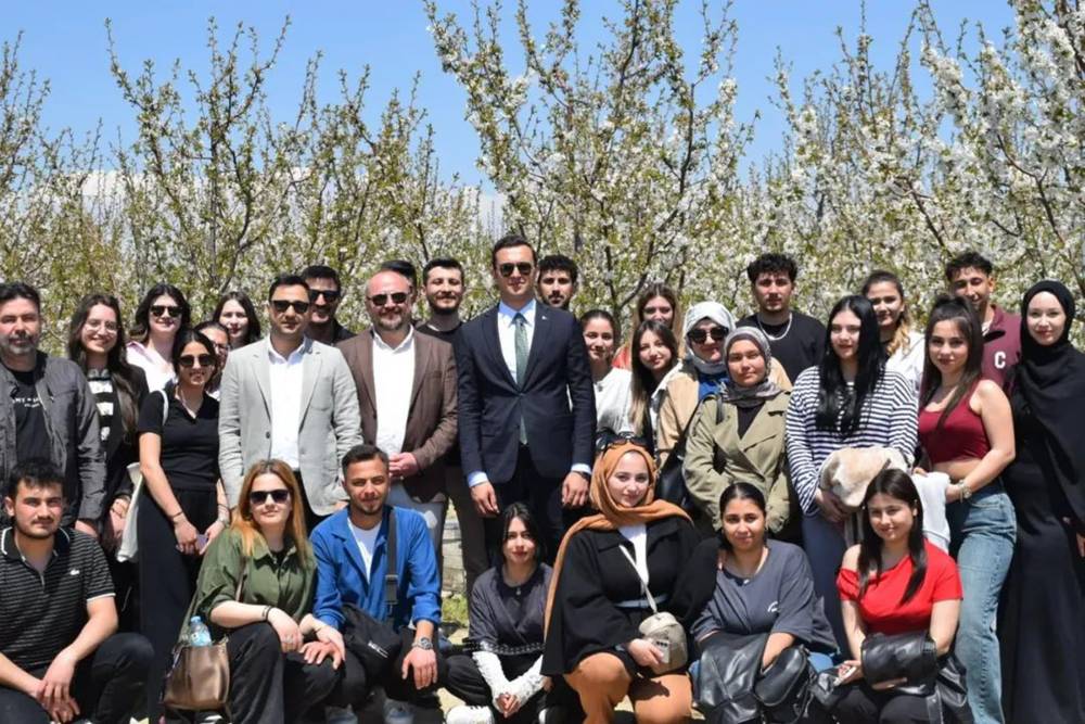 Kiraz &ccedil;i&ccedil;eği foto safari etkinliği