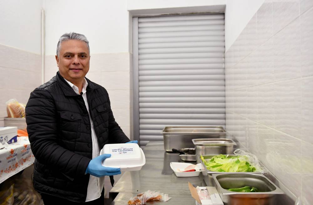 Muratpaşa'ya 66 bin avroluk gıda d&ouml;n&uuml;ş&uuml;m&uuml; desteği