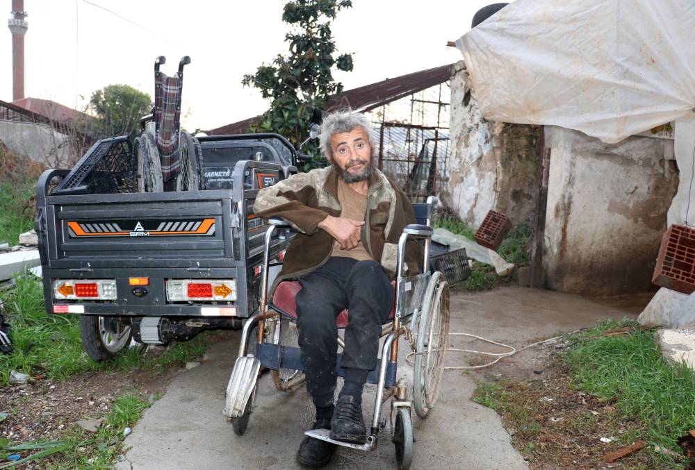 Muşambayla &ccedil;evrili alanda yaşam m&uuml;cadelesi